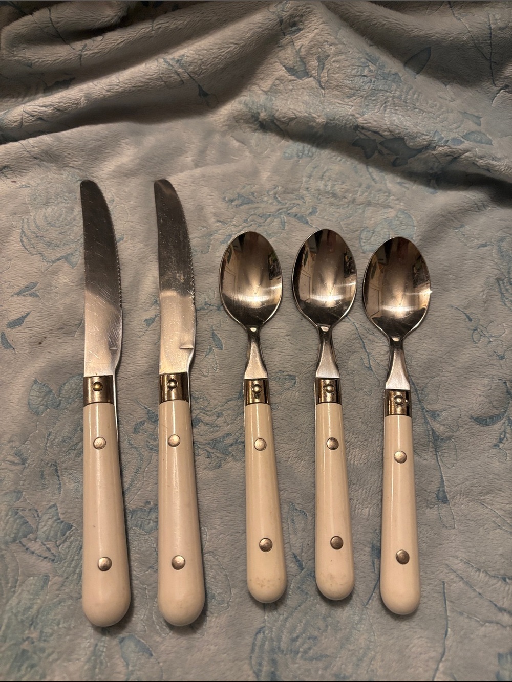 Vintage Anacapa Mixed Lot of 2 Knives and 3 Teaspoons Stainless Steel Cream